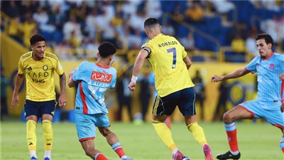رونالدو يقود النصر لفوز كبير على الرياض بالدوري السعودي