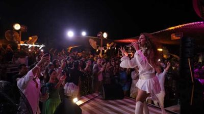 ميريام فارس تخطف الأنظار في الساحل الشمالي