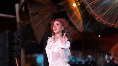 ميريام فارس تعبر عن حبها الكبير للجمهور المصري خلال الحفل