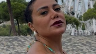 تفاعل واسع مع إطلالات رانيا يوسف الصيفية بين الإعجاب والنقد