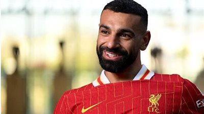 كيف يقارن أداء محمد صلاح مع منافسيه على الكرة الذهبية 2025؟