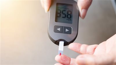 8 أعراض يومية قد تشير إلى ارتفاع نسبة السكر في الدم