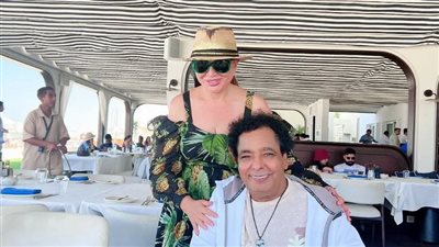 إلهام شاهين تشارك صورة نادرة مع محمد منير وتعبّر عن صداقتهما القوية