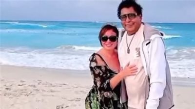 صداقة النجوم.. إلهام شاهين تحتفل بمحمد منير على فيس بوك