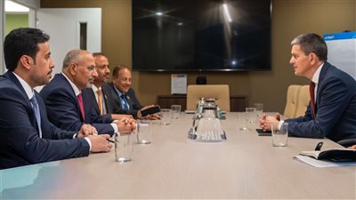  عيدروس الزُبيدي يلتقي رئيس لجنة الإنقاذ الدولية في نيويورك