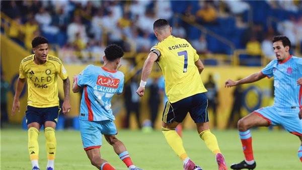 رونالدو يقود النصر لفوز كبير على الرياض بالدوري السعودي