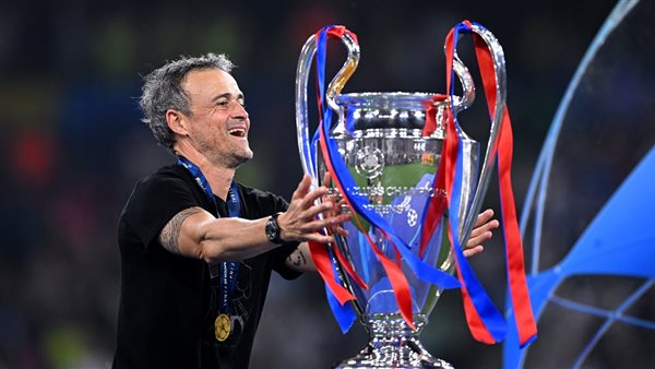 جوائز الكرة الذهبية.. لويس إنريكي أفضل مدرب في العالم خلال 2025 جوائز الكرة الذهبية.. لويس إنريكي أفضل مدرب في العالم خلال 2025