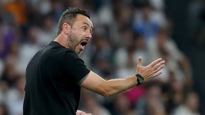 رسميا.. إيقاف مدرب مارسيليا بعد مشادة مع حكم مواجهة باريس سان جيرمان