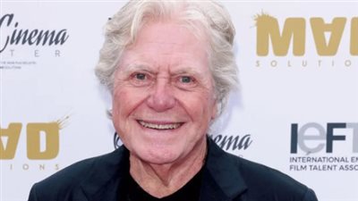 حسين فهمي: أيقونة السينما المصرية وعنوان التألق الفني