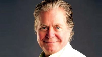 أبرز أعمال حسين فهمي في السينما والتلفزيون والمسرح عبر مسيرة فنية طويلة