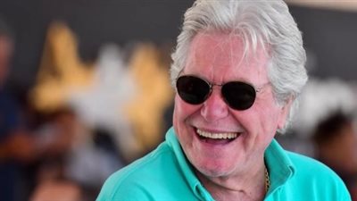 حسين فهمي ومسلسلاته الخالدة: من ألف ليلة وليلة إلى خط ساخن