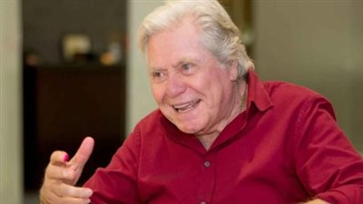 أفلام حسين فهمي: تحولات فنية وأدوار تركت بصمة في السينما المصرية