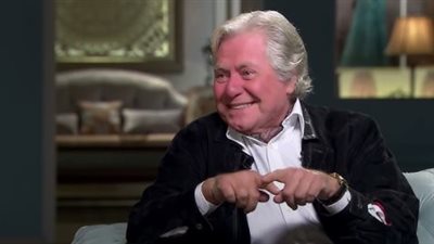 حسين فهمي على خشبة المسرح: أهم المسرحيات وأداؤه المتميز أمام الجمهور