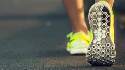 فوائد المشي بعد الأكل.. 6 منافع حسب خبراء الصحة