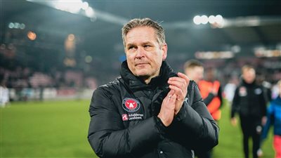 بعد اقترابه من الأهلي المصري.. توماسبيرج يظهر في مدرجات فريق بولندي تمهيدا لتدريبه