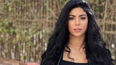 كارولين عزمي: من هي الفنانة الشابة التي أسرت قلوب الجمهور؟