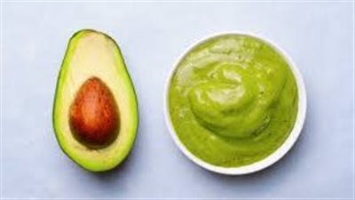 قناع العسل والأفوكادو للوجه.. اعرفي فوائده السحرية لبشرتك