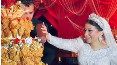 هبة قطب وابنتها دينا هشام: ليلة زفاف مليئة بالمرح والابتكار