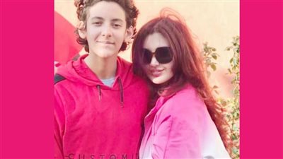 سارة بدير وابن شقيقتها ياسين أحمد جمال يشعلان مواقع التواصل