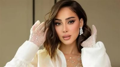 بسمة بوسيل تتألق في أسبوع الموضة بباريس بإطلالة سوداء تخطف الأنظار