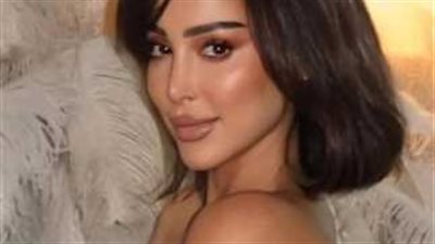 إطلالة جريئة وفاخرة.. بسمة بوسيل حديث السوشيال ميديا من قلب باريس