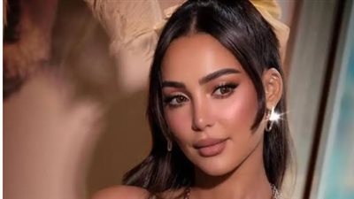 أسبوع الموضة في باريس يشهد تألق الفنانة المغربية بسمة بوسيل