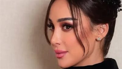 جمهور الموضة يشيد بذوق بسمة بوسيل وإطلالتها المبهرة في باريس