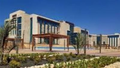 كل ما تحتاج معرفته عن جامعة الجلالة: التعليم الأكاديمي، البحث العلمي والمرافق الطلابية