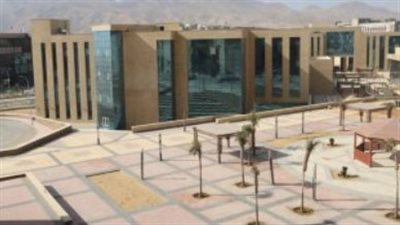 تجربة التعليم في جامعة الجلالة: برامج أكاديمية وبحثية وفرص مستقبلية للطلاب