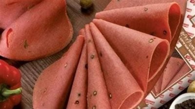 اللانشون والنقانق: صناعة سريعة تخفي مخاطر بطيئة