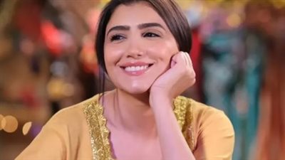 مي عمر تخطف الأنظار بإطلالة سوداء في أسبوع الموضة بباريس