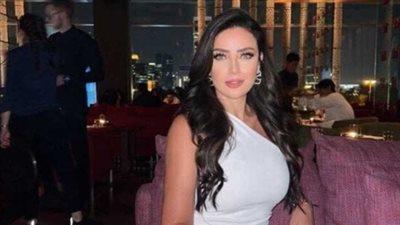 الإعلامية المصرية رضوي الشربيني تجمع بين الاحترافية والمرح في عيد ميلادها