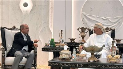 الزُبيدي يلتقي بن بريك في أبوظبي لمناقشة الأوضاع الوطنية وتعزيز الجهود الاقتصادية والخدمية