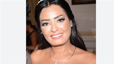 الفنانة إنجي عبدالله تواجه المرض والانفصال بقوة الإرادة والدعم العائلي