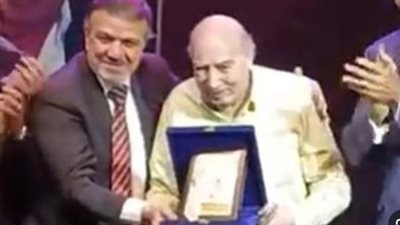 تكريم عبد الله مشرف ورفاقه يعيد الدفء الإنساني للمسرح المصري في مهرجان النقابة