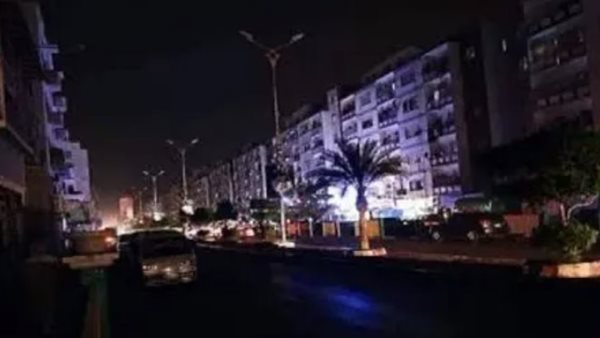 أزمة كهرباء عدن… حرب خدمات تُثقل كاهل المواطن الجنوبي أزمة كهرباء عدن… حرب خدمات تُثقل كاهل المواطن الجنوبي