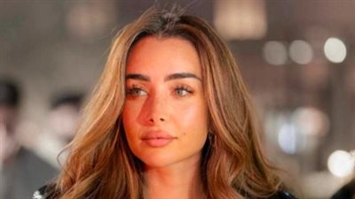 صور هنا الزاهد في باريس: الفستان القصير والكلاسيكي يجذب الأنظار