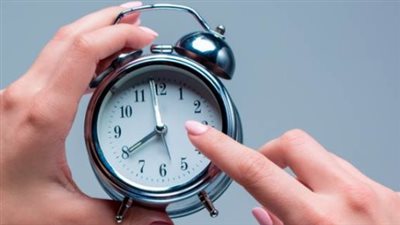 موعد تطبيق التوقيت الشتوي 2025 رسميًا.. متى سيتم تغيير الساعة في مصر 2025؟