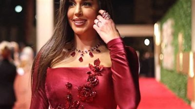 صداقة النجوم: رد ياسمين صبري على إشادة مي عز الدين بإطلالتها