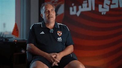 هل يتولى الهولندي لانجلير مدير قطاع الناشئين بالأهلي تدريب الفريق الأول؟