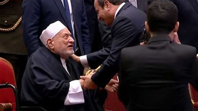  السيسى يوجه بإطلاق اسم أحمد عمر هاشم على أحد مساجد الزقازيق