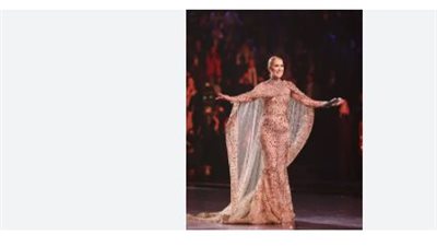 إيلي صعب يجمع بين الكلاسيكية والابتكار في مجموعته الجديدة