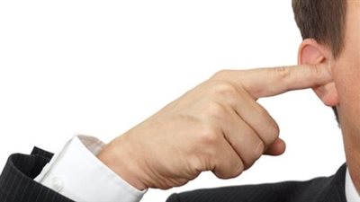 كيفية التخلص من انسداد الأذن.. 5 خطوات منزلية سهلة التطبيق