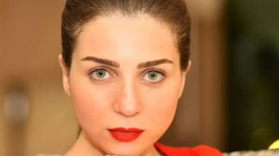 إعجابها الشديد بإطلالة الفنانة ياسمين صبري.. من هي مي عز الدين؟.. نجاحات متواصلة