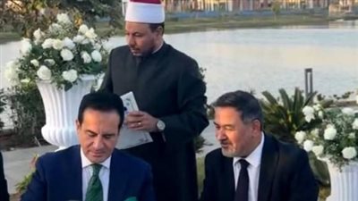 خيري رمضان في لحظة إنسانية مؤثرة.. الأب الفخور بعيدًا عن أضواء الإعلام