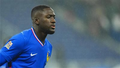 بسبب الإصابة.. كوناتي يعود إلى ليفربول عقب خروجه من معسكر فرنسا