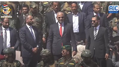 استقبال جماهيري حافل للزُبيدي لدى وصوله ساحة فعالية الذكرى الـ62 لثورة 14 أكتوبر بالضالع (بث مباشر)