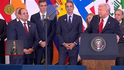 السيسي يهدي ترامب 