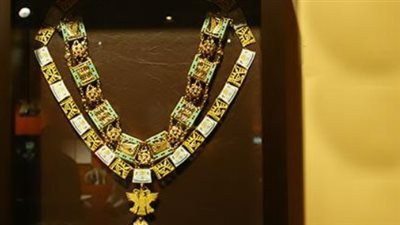 ما هي قلادة النيل؟ قصة قطعة المجوهرات التي تجمع بين الفن والتاريخ المصري