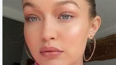 رحلة جيجي حديد في عالم الموضة مع مرض هاشيموتو